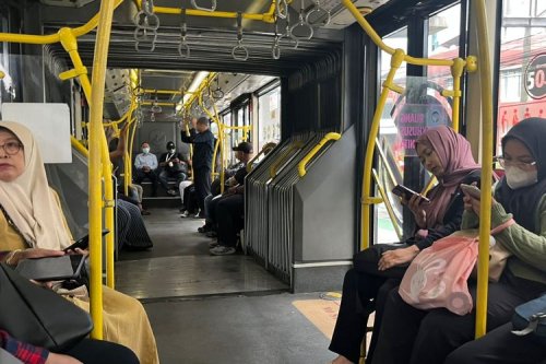 Pemprov DKI Rugi Mulai Perbaiki Halte Transjakarta