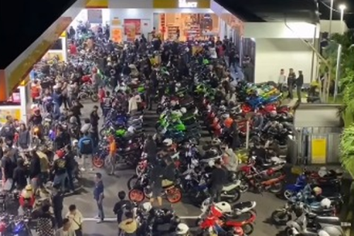 SPBU Shell di Bandung Jadi Tempat Kopdar Komunitas Motor 2-Tak