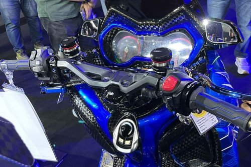 Yamaha, King CustoMAXI 2025, Yamaha XMAX Hedon dengan Emblem Emas 18 Karat