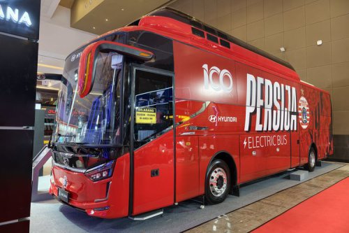 Skuad Persija Resmi Pakai Bus Listrik, Ini Penampakan Busnya