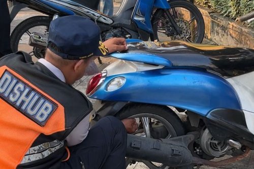 Parkir Liar di Margonda Depok, Siap-siap Ban Kempis sampai Diderek