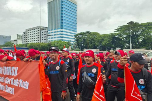 Demo Buruh Hari Ini, Mobil Baru di IIMS 2026