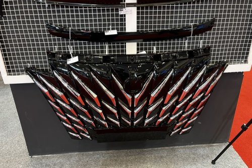 Aksesoris Wajah Transformer buat Denza D9