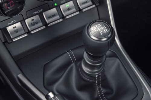 Alasan Mobil Tranmsisi Manual Masih Jadi Pilihan di Era Modern