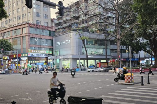 Motor Listrik Guangzhou: Evolusi Transportasi dan Risiko Pejalan Kaki