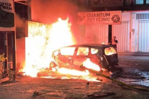 Tragedi Kecelakaan di Kota Malang: Mobil Terbakar