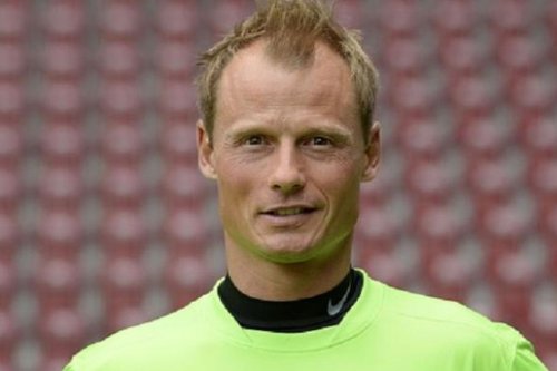 Belajar dari Insiden Alex Manninger Eks Kiper Arsenal Kecelakaan KA