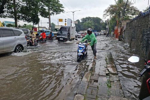 Perubahan Konsumen Motor, Truk Ilegal China