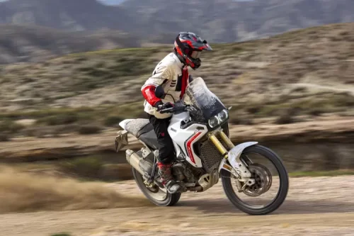 Ducati, Ducati DesertX 2026: Evolusi Off-Road dengan Mesin V2 890 cc