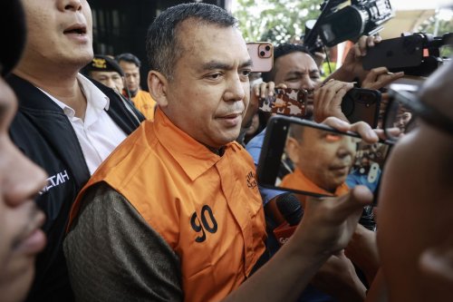 Intip Isi Garasi Wamen Imipas Silmy Karim: Koleksi Jip dan Moge Lawas