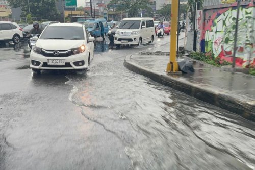 Ingat Aquaplaning: Bahaya yang Mengintai Saat Hujan