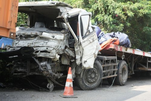 Mengatasi Kelelahan Sopir Truk untuk Keselamatan Berkendara
