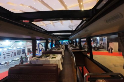 Rasakan Sensasi Kuliner Unik di Atas Bus Tingkat Open Dining Jakarta