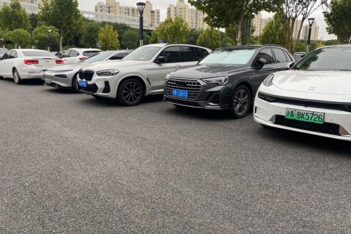 Beda dengan Indonesia, Ini Warna Pelat Nomor Mobil Listrik di China