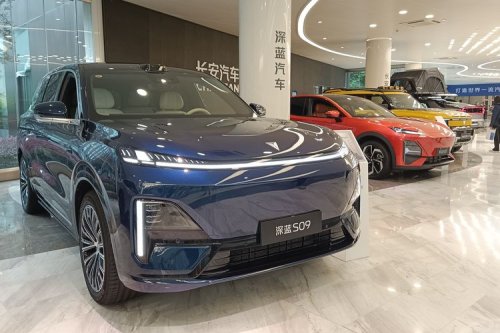 Melihat Berbagai Mobil Changan Automobile di Pusat R&D