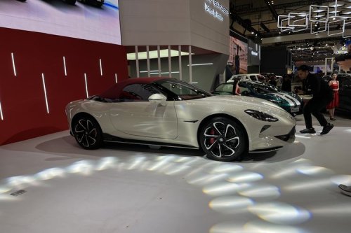 MG, MG Motor Indonesia Luncurkan Cyberster Atap Merah di GIIAS 2025