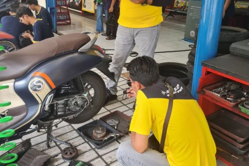 Masuk Musim Hujan, Periksa dan Ganti Ban Motor Sebelum Bepergian