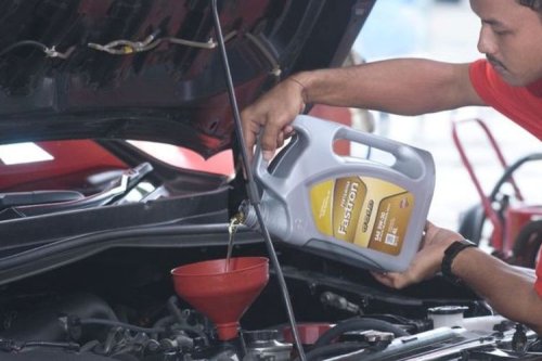 Ganti Oli Mesin, Baiknya Ikuti Waktu atau Jarak Tempuh?