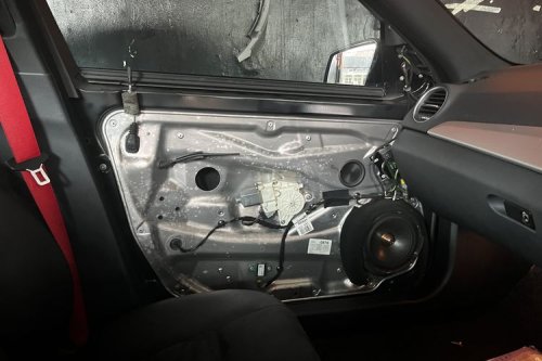 Durasi Perbaikan Interior Mobil Eropa, dari Plafon Sampai Door Trim