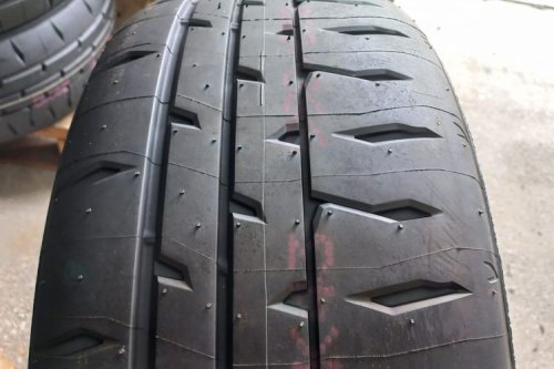 5 Hal Pada Ban Mobil yang Perlu Dicek Sebelum ke Luar Kota