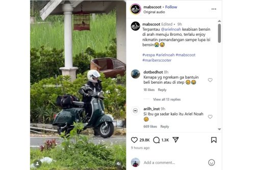 Momen Ariel Noah Dorong Vespa Klasik, Diduga Kehabisan Bensin