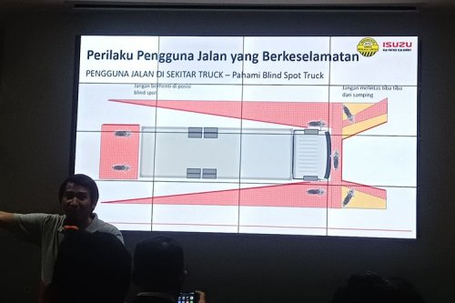 Mengungkap Bahaya Blind Spot Sopir Truk