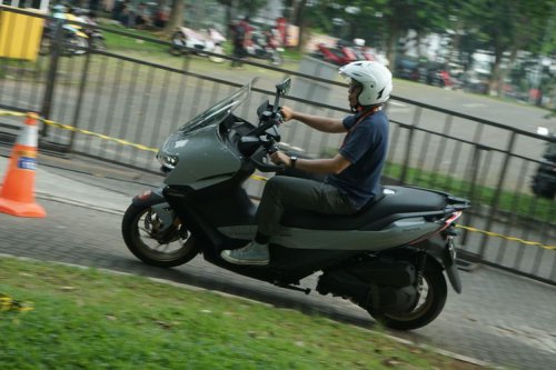 Coba Zontes 368K, Skutik Bongsor Premium buat Jarak Jauh