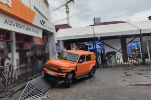 Tes Singkat iCar V23: Libas Tanjakan Curam 38 Derajat