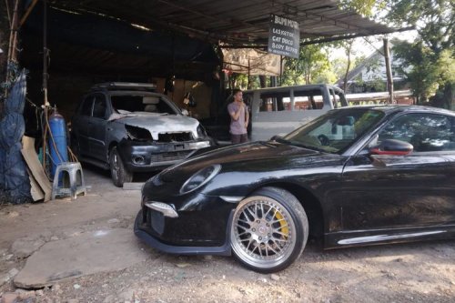 Mobil Banyak Penyok, Lebih Murah Perbaiki per Panel atau Siram Cat?