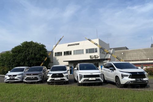 BYD, Toyota, Toyota Innova, BYD Atto 1 vs Toyota Innova: Pertarungan Mobil Terlaris November 2025