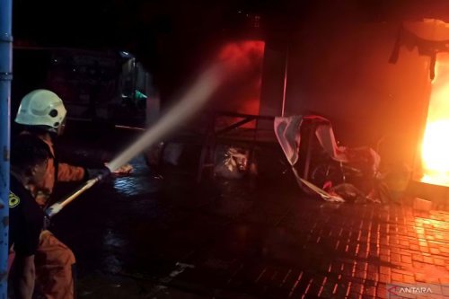 Bus Sinar Jaya Terbakar di Tol Cipali, Diduga Karena Arus Pendek  | Ganti Oli Mobil, Baiknya Berpatokan pada Waktu atau Jarak Tempuh?