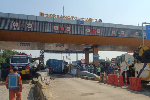 Kondisi Terkini Kecelakaan Truk di Gerbang Tol Ciawi 2, Masih Evakuasi