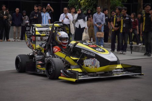 Momen Kemerdekaan, UGM Luncurkan Mobil Hybrid BM-15H ke Italia