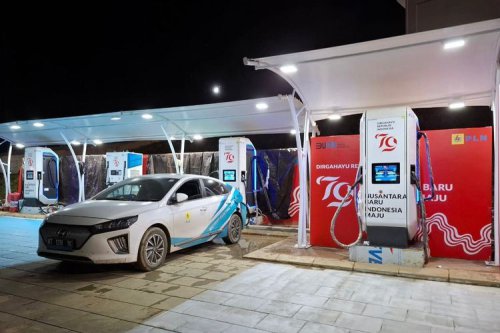 Mudik Naik Mobil Listrik, Ini Daftar SPKLU di Tol Trans Jawa