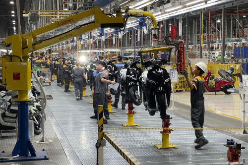 VinFast, Intip Produksi Motor VinFast: Robot Otomatis & Teknologi Canggih