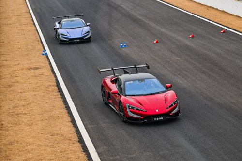 BYD, BYD Kenalkan SPKLU Ultra Cepat, Tambah Jarak 400 Km Dalam 5 Menit