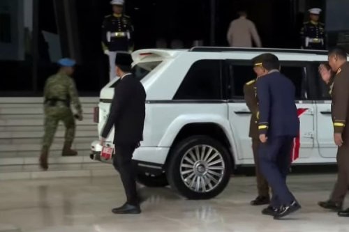 Sejumlah Menteri Mulai Gunakan Mobil Maung Buatan Pindad