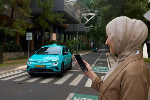 Taksi Listrik Hadir Dukung Konektivitas Stasiun Whoosh Halim