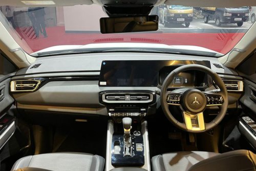 Komparasi Wuling Eksion EV vs Mitsubishi Destinator: Duel SUV 7-Seater