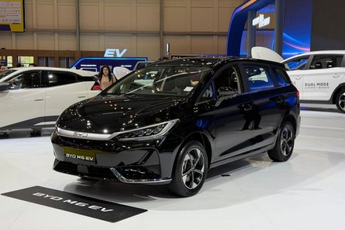 BYD, BYD M6 EV CKD vs CBU, Apa Bedanya?