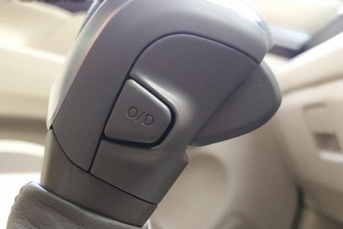 Simak Perbedaan Engine Brake di Mobil Matik dan Manual