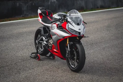 Kawasaki, Motor Supersport QJMotor SRK 421 RR, Pesaing Berat Kawasaki ZX-4RR
