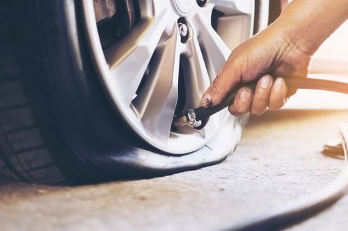 Sering Disepelekan, Ini Penyebab Utama yang Bikin Ban Mobil Bisa Pecah