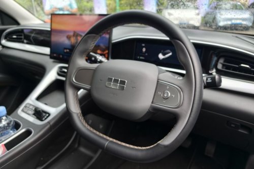 Geely, Selisih Rp 30 Juta, Apa Perbedaan Geely EX2 Pro dan Max?