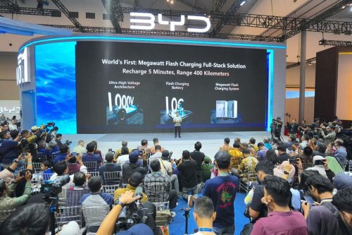 BYD, BYD Pamerkan Teknologi Megawatt-Charging, Isi Daya 5 Menit untuk 400 Km