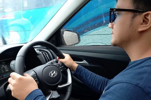 Kenali Penyebab Mobil Gampang Hilang Kendali Saat Musim Hujan