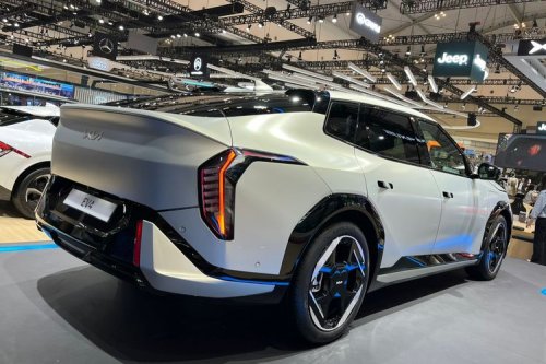 Kia, Kia EV4 Tebar Pesona di GIIAS 2025, Kental Nuansa Futuristik