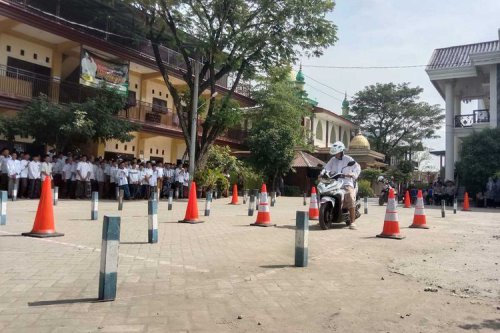 Syarat Lansia Tetap Bisa Mengemudi Motor dengan Aman
