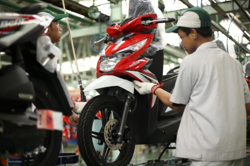 Parkir dan Rrm Tangan, Pelipur Lara Industri Motor
