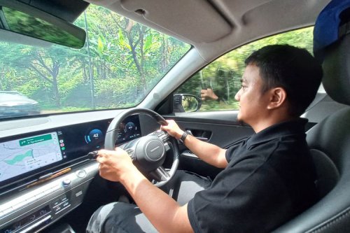 Strategi Aman Menyalip Truk di Jalan Raya